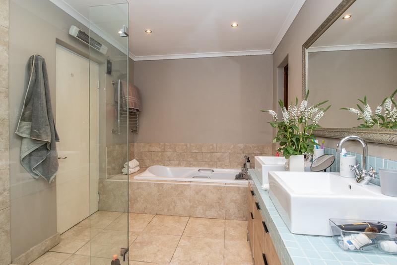 4 Bedroom Property for Sale in Constantia Western Cape